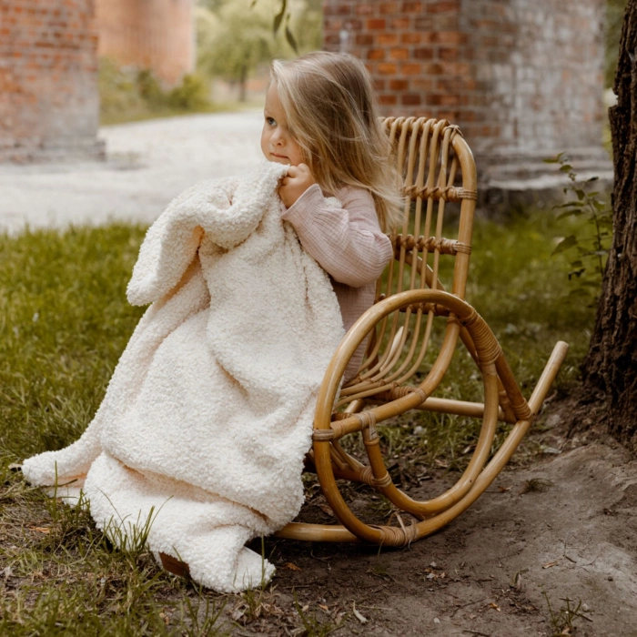 Ciepły Kocyk dla niemowlaka z barankiem - Teo kremowy | ColorStories