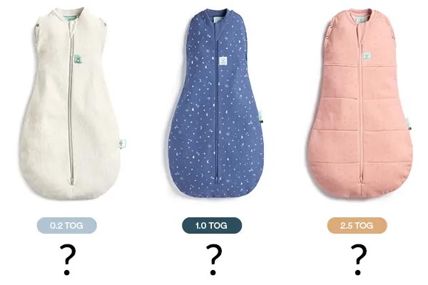 Trzy śpiworki ergo pouch w trzech kolorach: kremowy, niebieski, różowy.